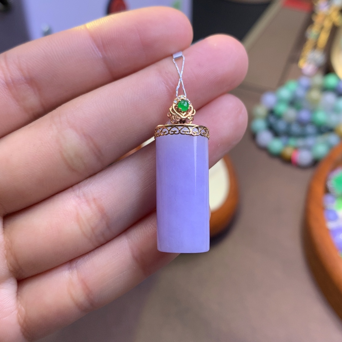 翡翠18K金镶嵌颈饰翡翠