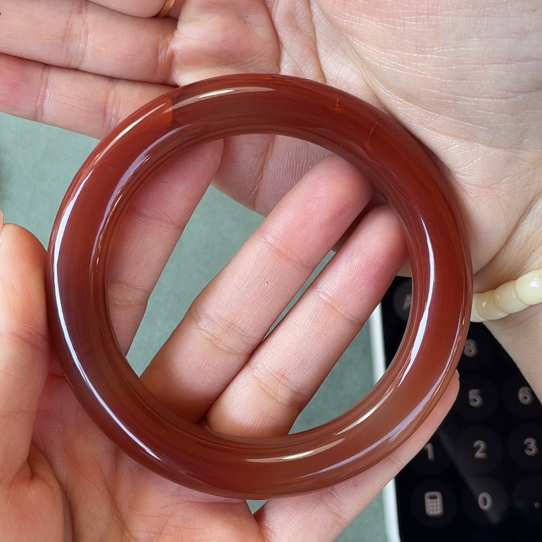 南红玛瑙手镯未镶嵌