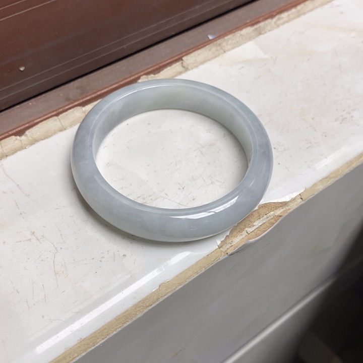 翡翠手镯未镶嵌翡翠手镯