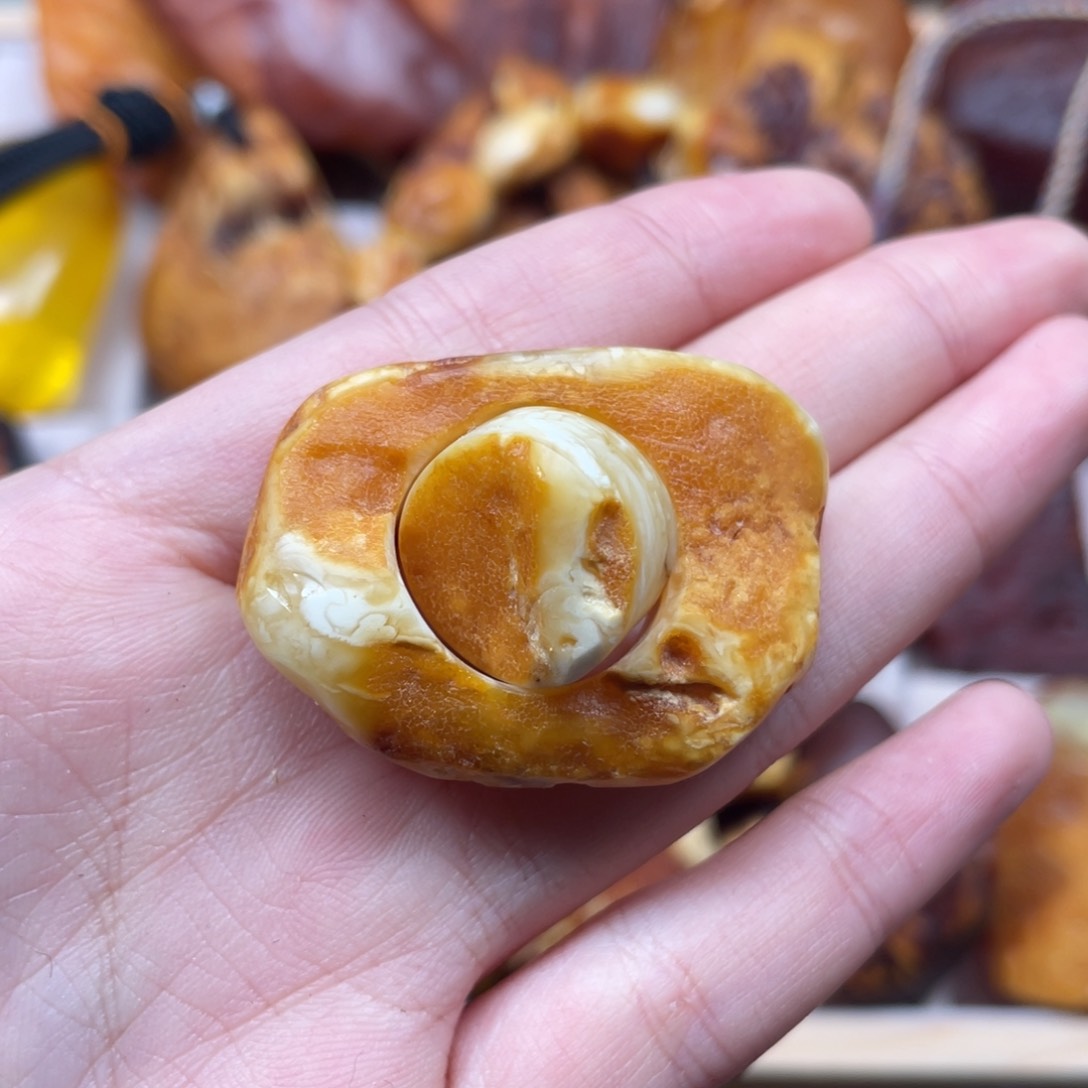 琥珀珠宝奇石未镶嵌