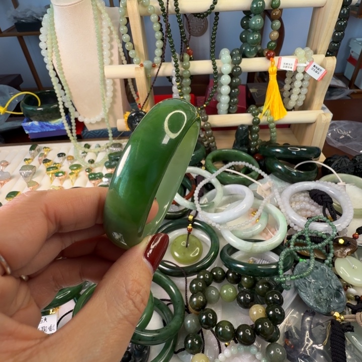 梵***明和田玉（糖玉）未镶嵌颈饰冰猫