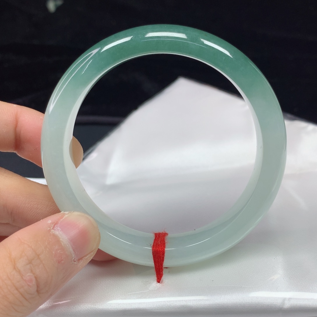 翡翠手镯（圆镯）未镶嵌57.5