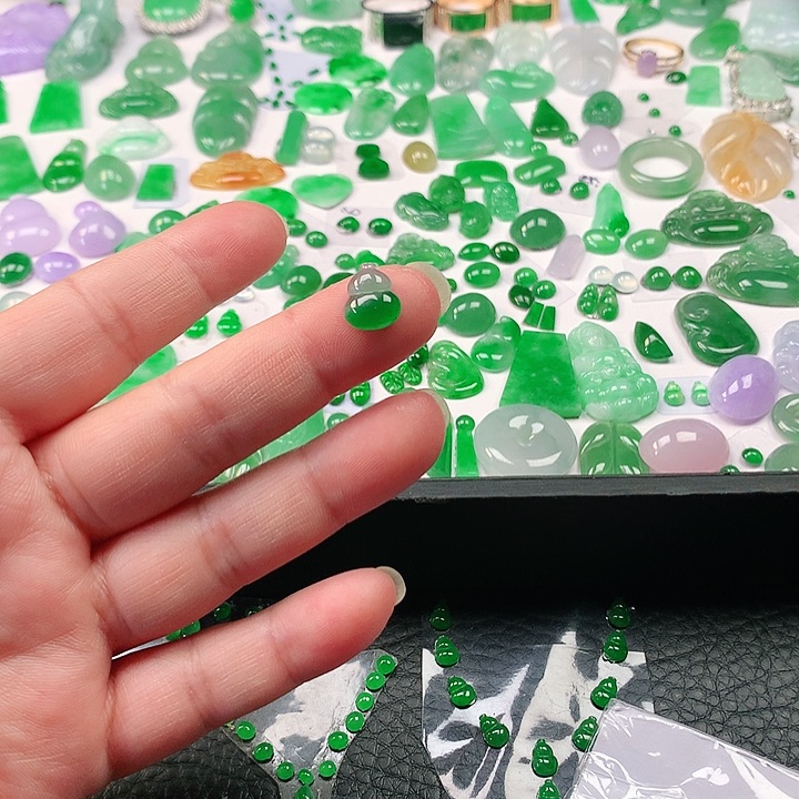 翡翠颈饰未镶嵌翡翠