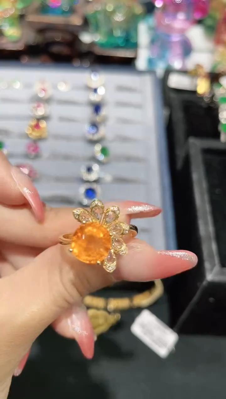  18K金镶嵌天然芬达石戒指
