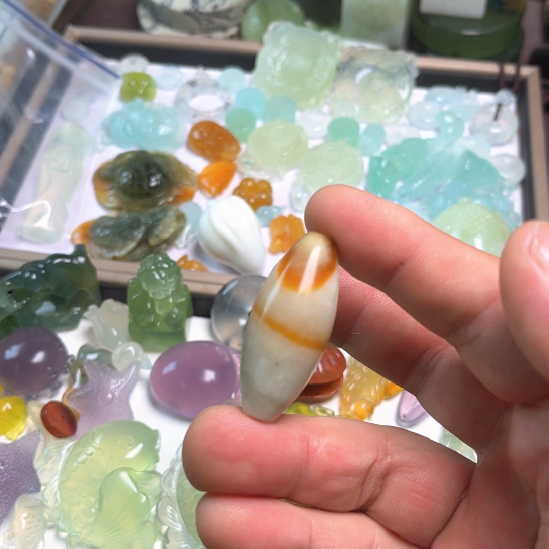 蛇纹石玉未镶嵌颈饰