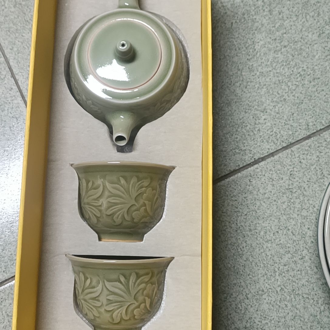 耀州窑青瓷莲花汉锋壶微微瑕1件