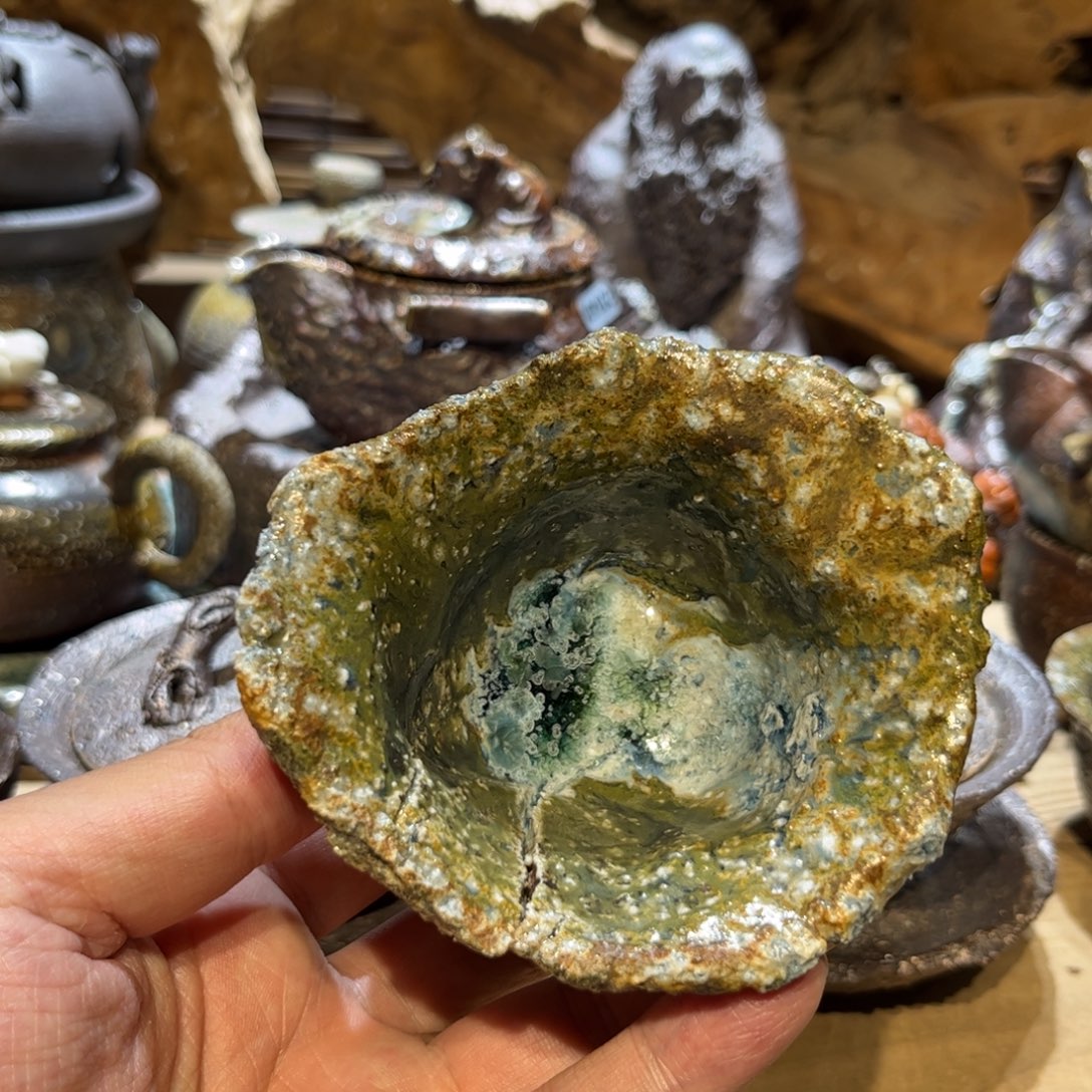 柴烧窑底杯粘底。    