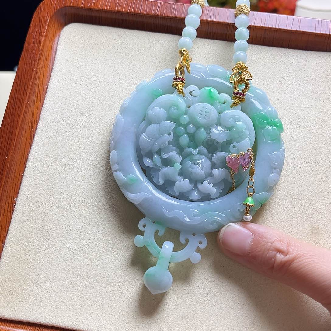 翡翠颈饰未镶嵌高冰套装