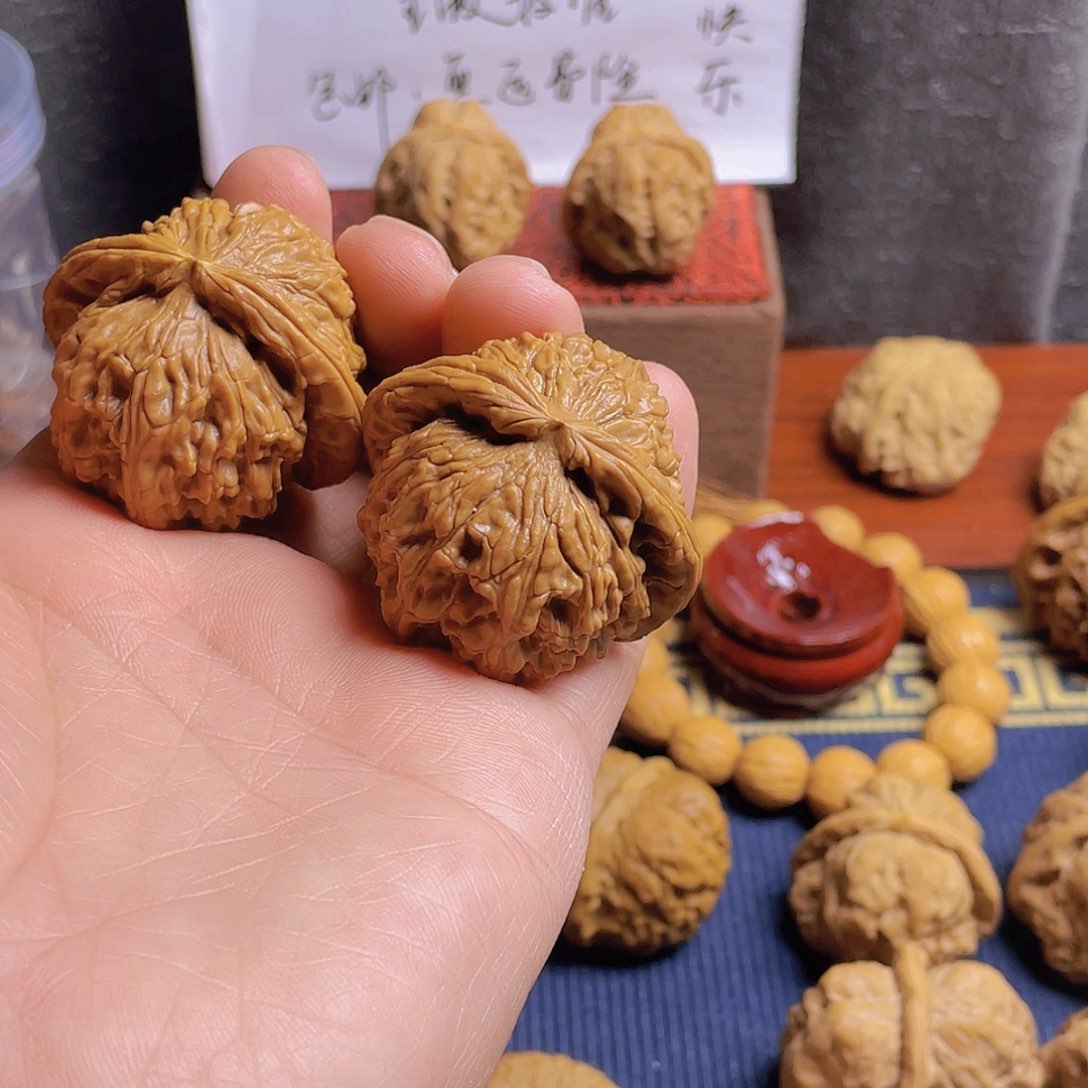 文玩核桃吊坠四**爷白狮子