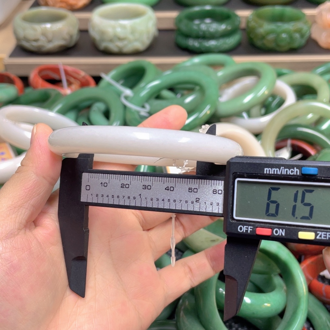 石英质玉未镶嵌手镯