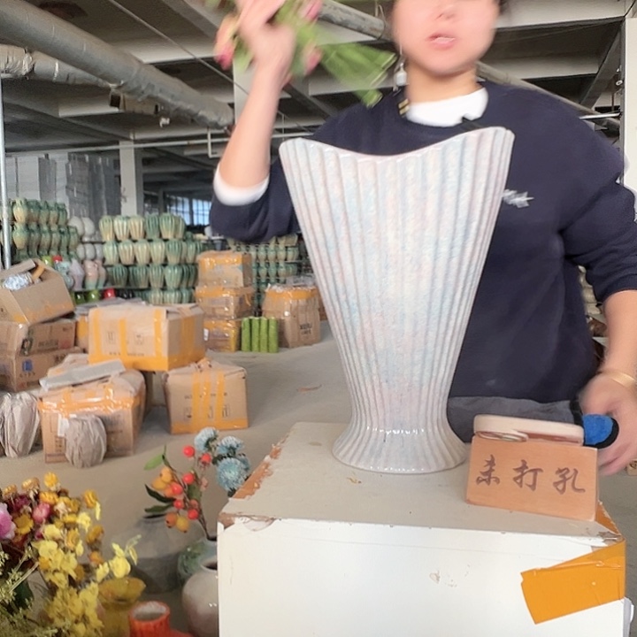 景德镇陶瓷花瓶工厂