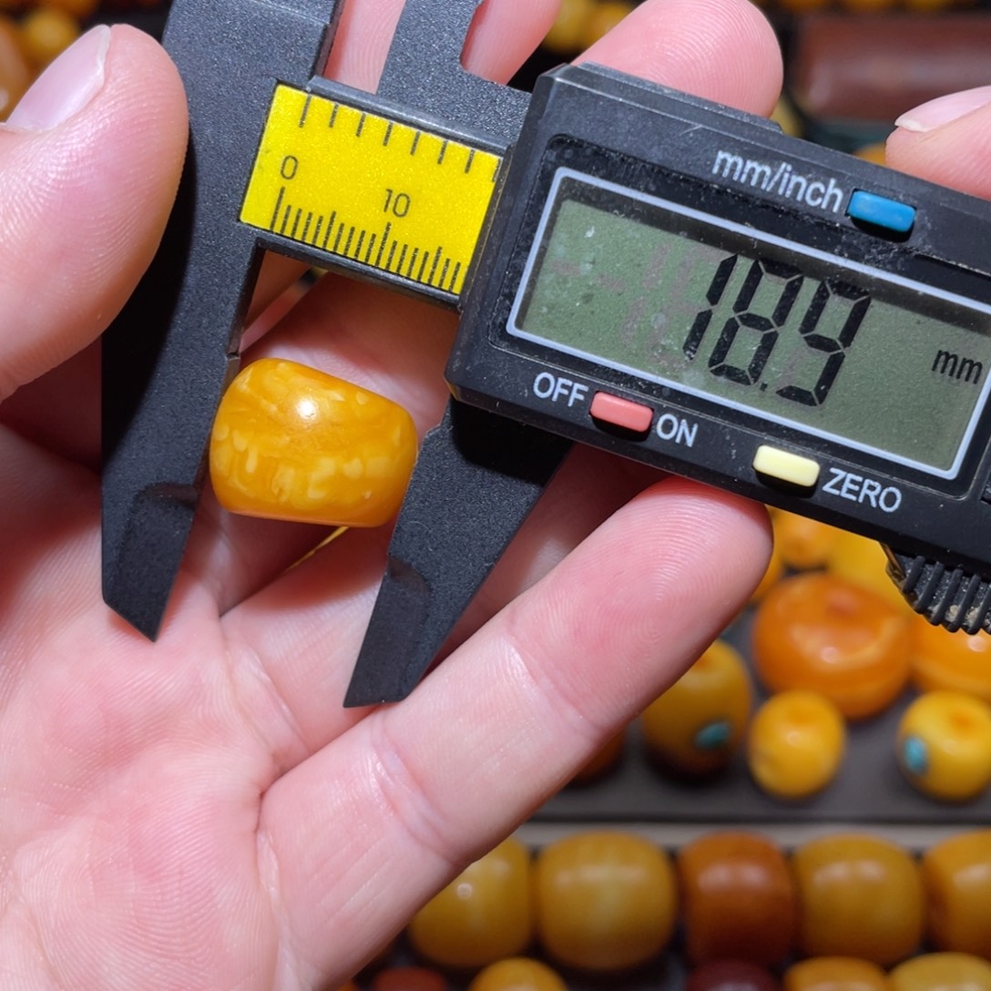 琥珀未镶嵌裸石马蹄