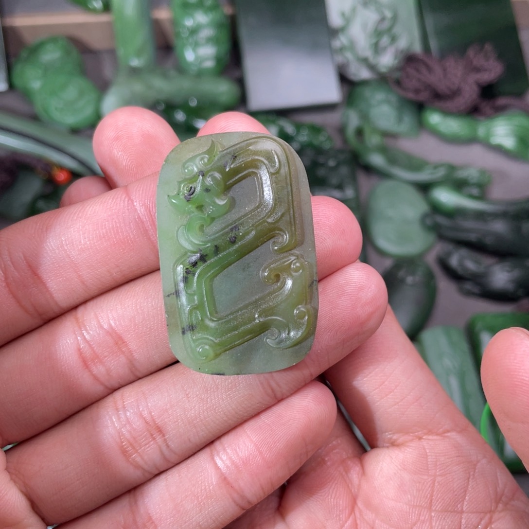 和田玉（碧玉）颈饰未镶嵌