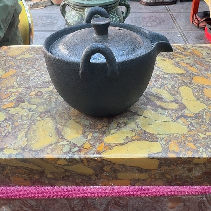 手抓壶一个，瓷。。。。