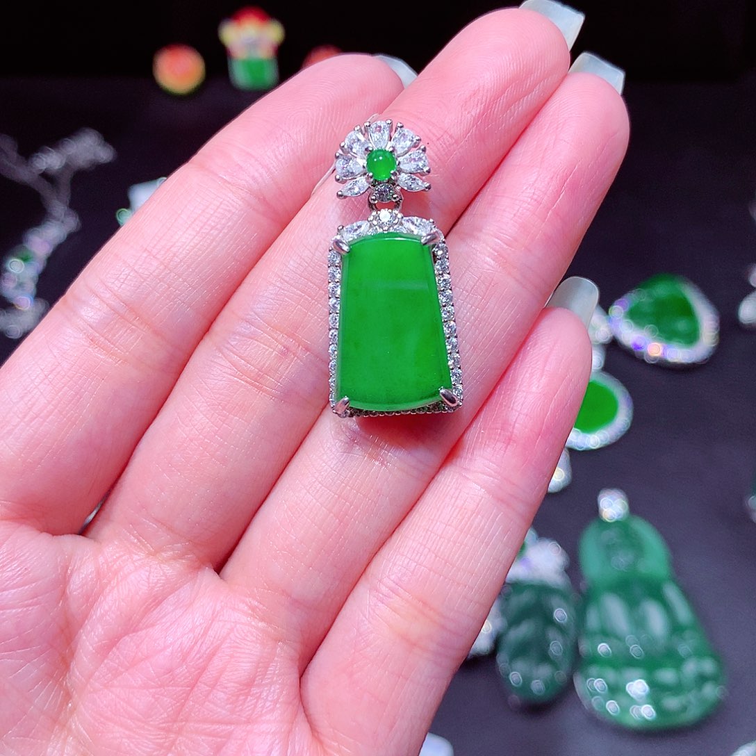 【闪购商品】翡翠吊坠(不含链)未镶嵌