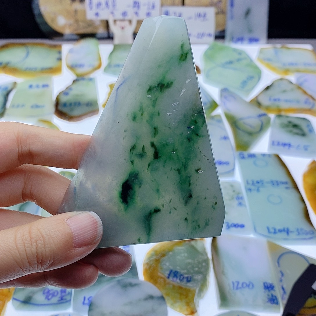 未镶嵌定制翡翠问*翡翠