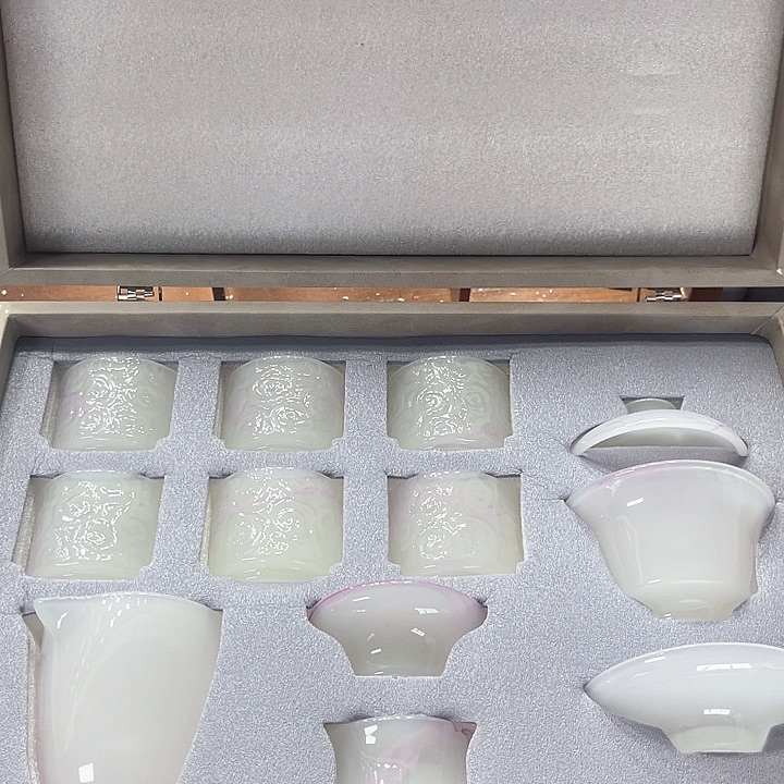 孤品茶具套装等。         