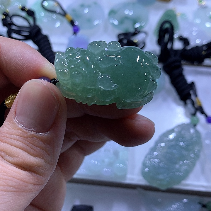 翡翠颈饰未镶嵌天然翡翠A货吊坠