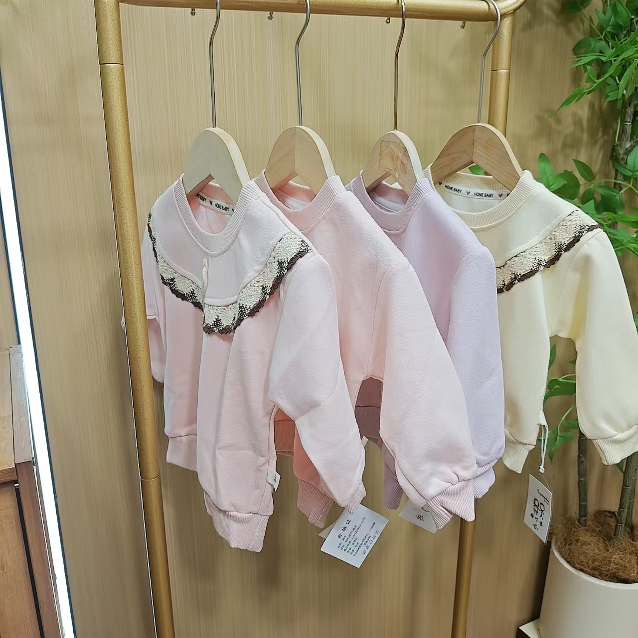 D90女童秋款洋气卫衣