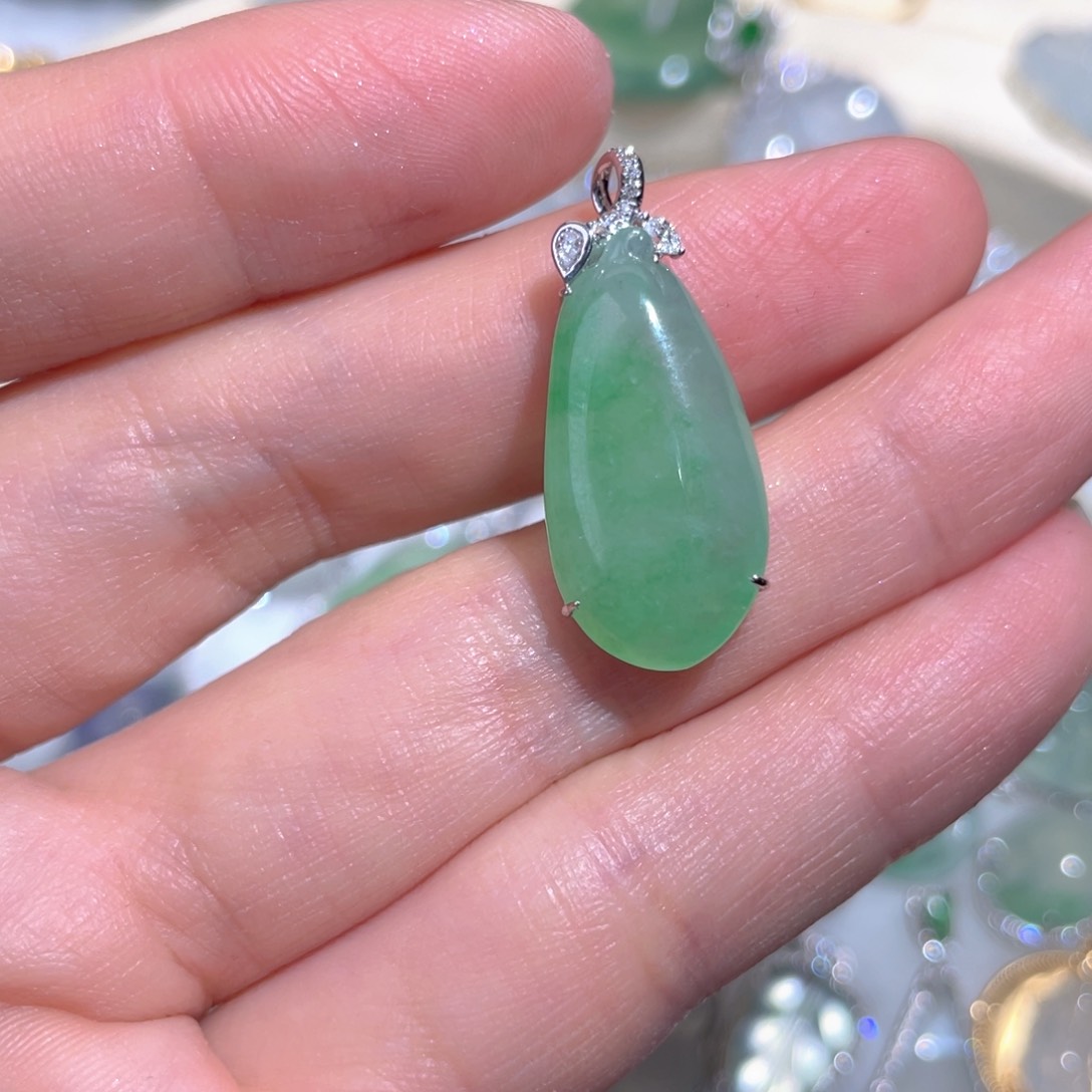 翡翠颈饰18K金镶嵌翡翠