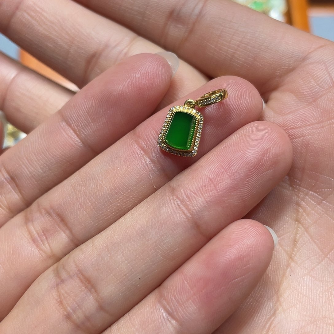 翡翠吊坠(不含链)18K金镶嵌