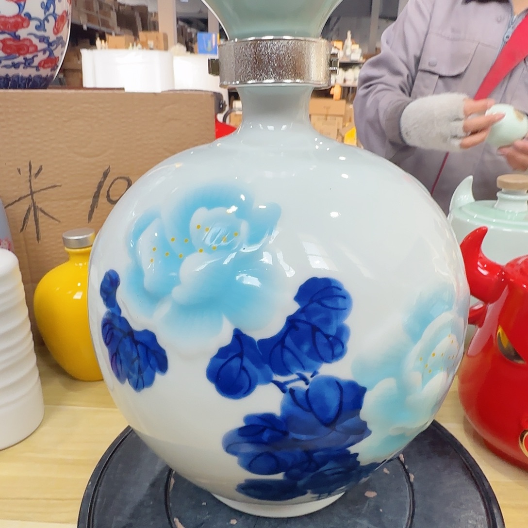 10斤装圆牡丹酒瓶1个清仓价