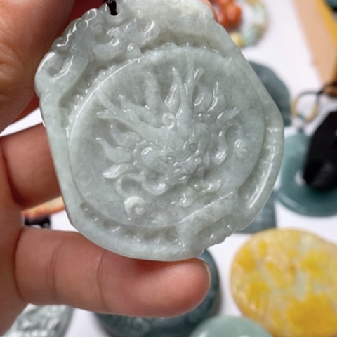 翡翠颈饰未镶嵌翡翠