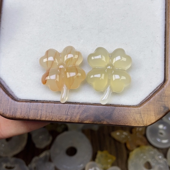 玛瑙/玉髓未镶嵌颈饰四叶草一个