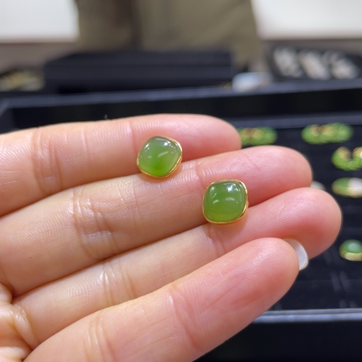 尘***鑫和田玉银S925镶嵌耳饰