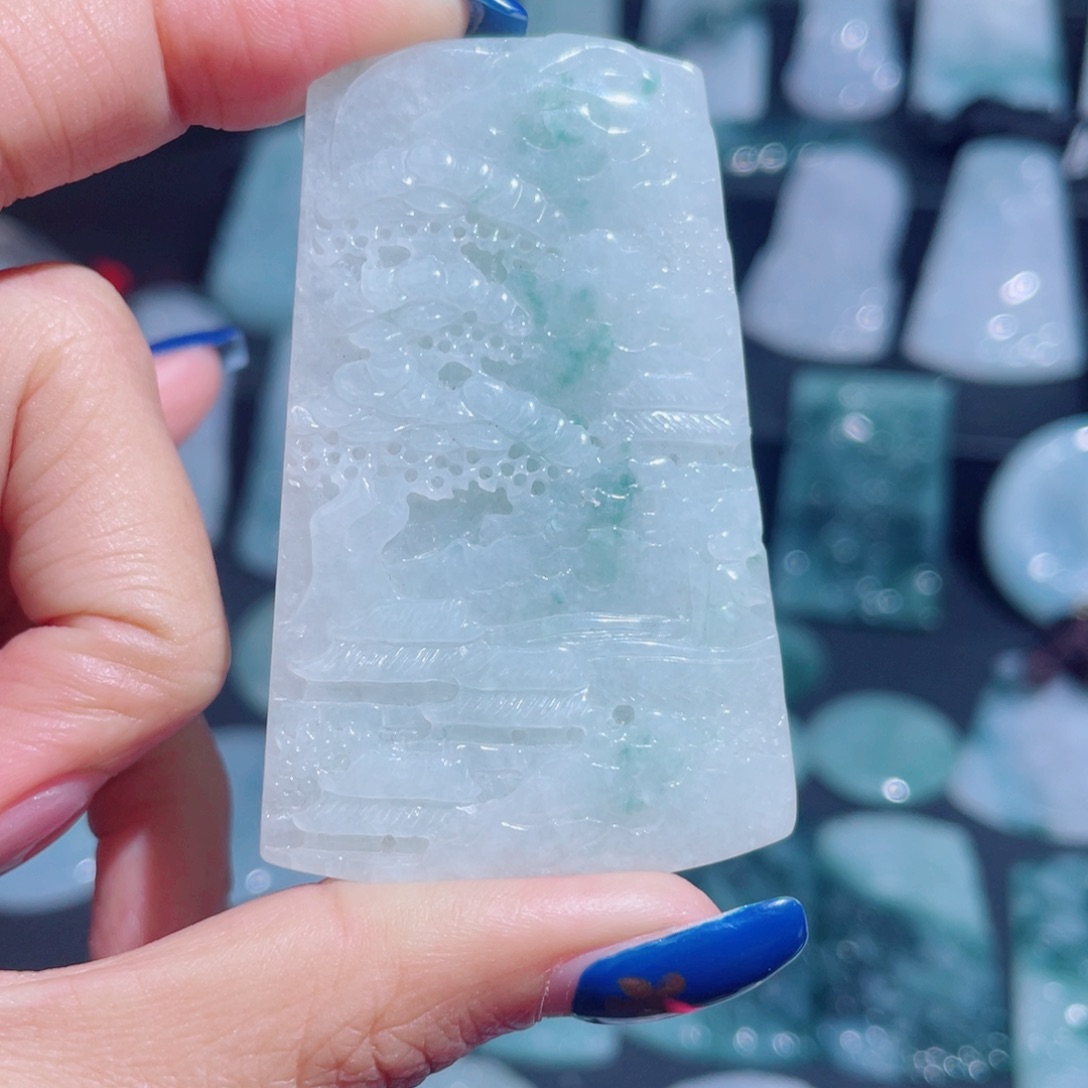 翡翠未镶嵌颈饰山水