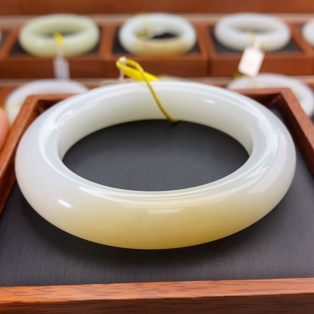 和田玉（糖玉）手镯未镶嵌