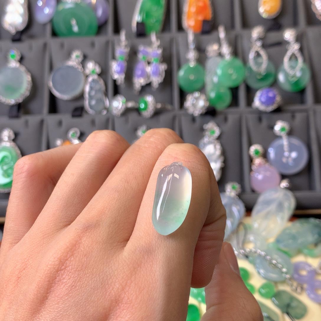 翡翠颈饰未镶嵌裸石