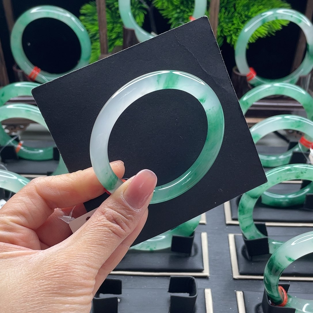 石英质玉未镶嵌手镯