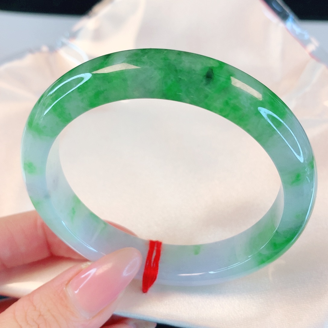 翡翠手镯未镶嵌57圈口