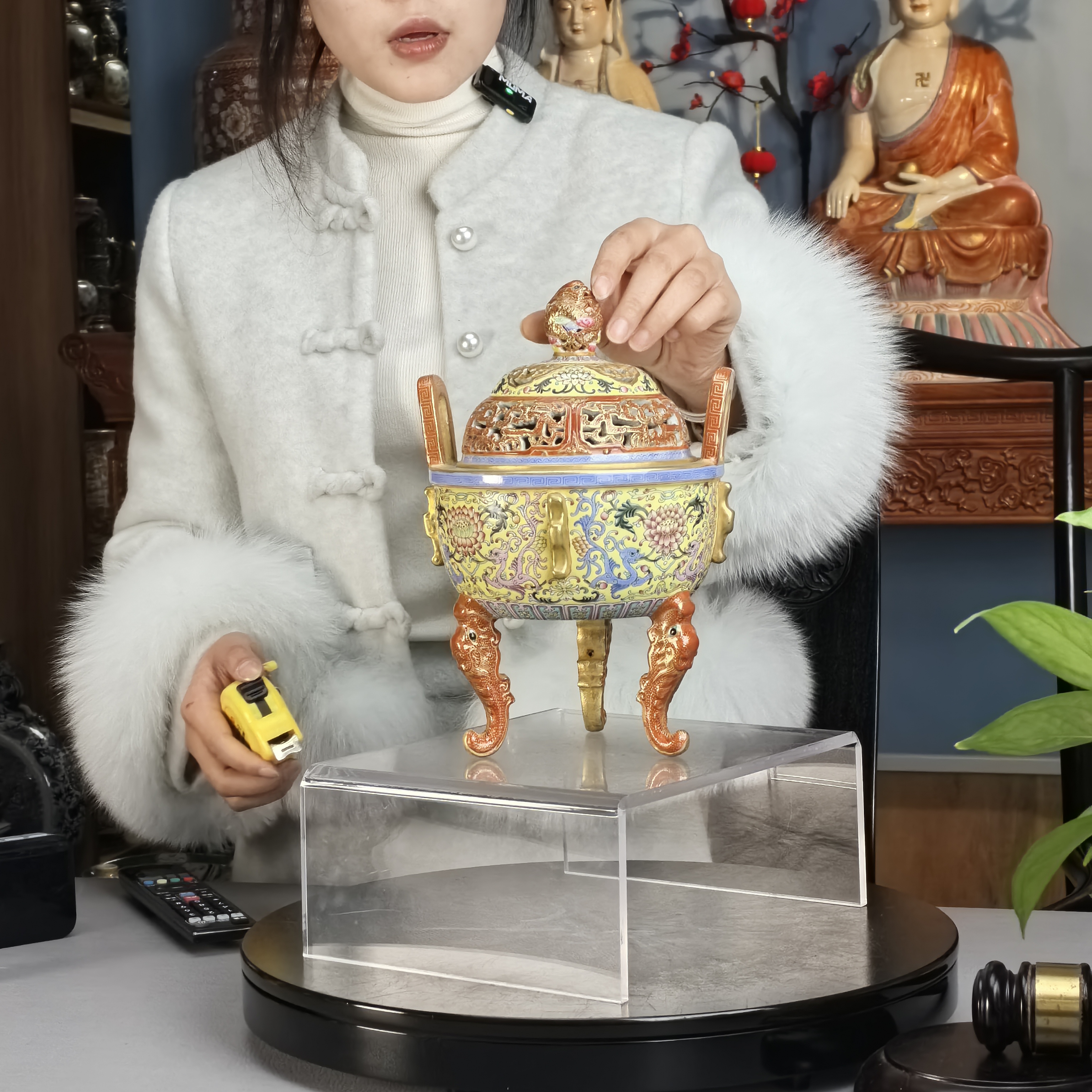 清 中期珐琅彩黄釉三足熏炉