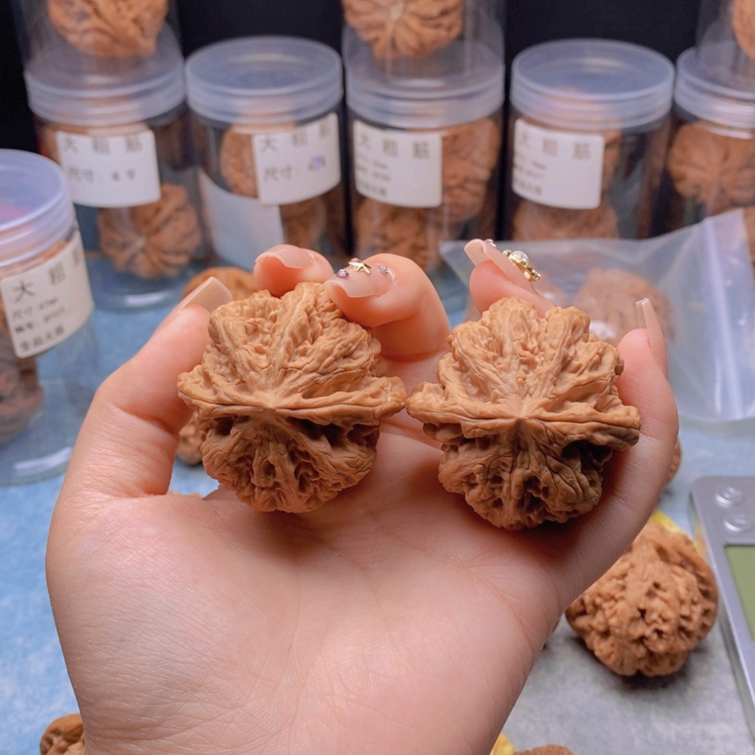 晨***名吊坠文玩核桃狂野派粗筋46