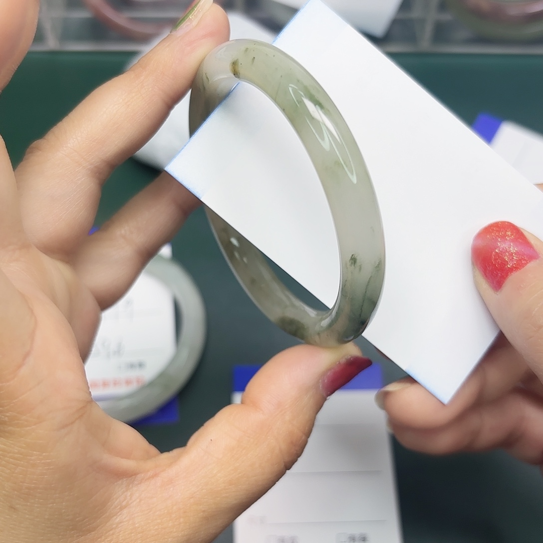 石英质玉未镶嵌手镯10/5455