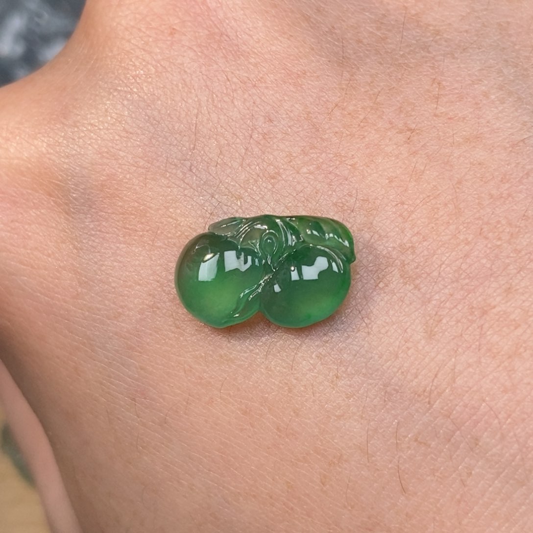 翡翠颈饰未镶嵌桃