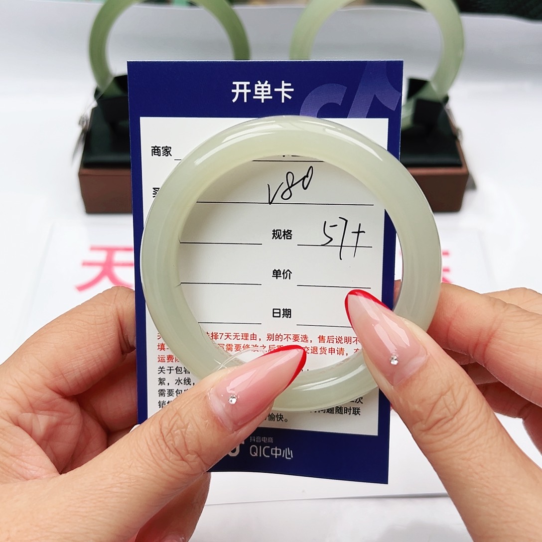 和田玉手镯未镶嵌笑