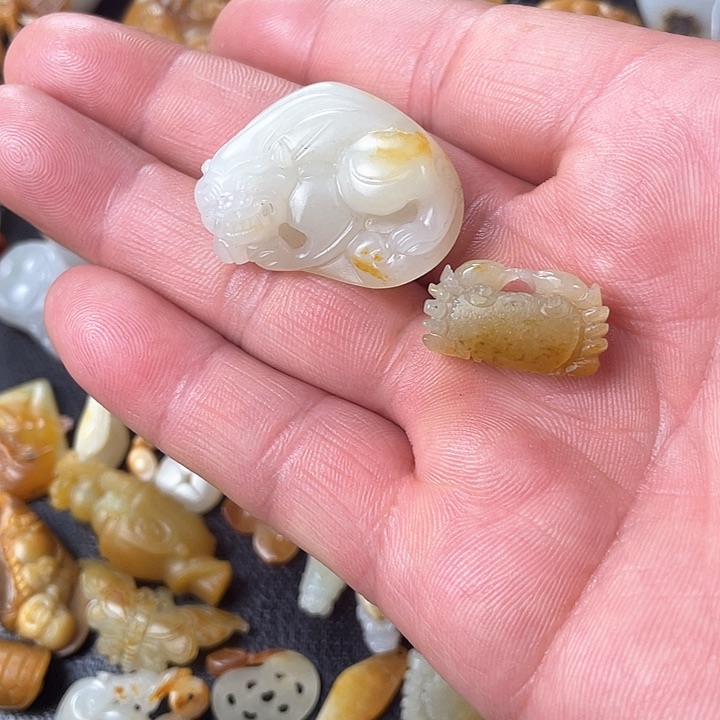 和田玉颈饰未镶嵌千**石