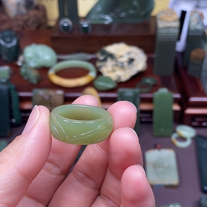 岫岩老玉（透闪石质玉）析木未镶嵌清**生