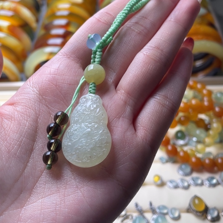 蛇纹石玉手机挂未镶嵌