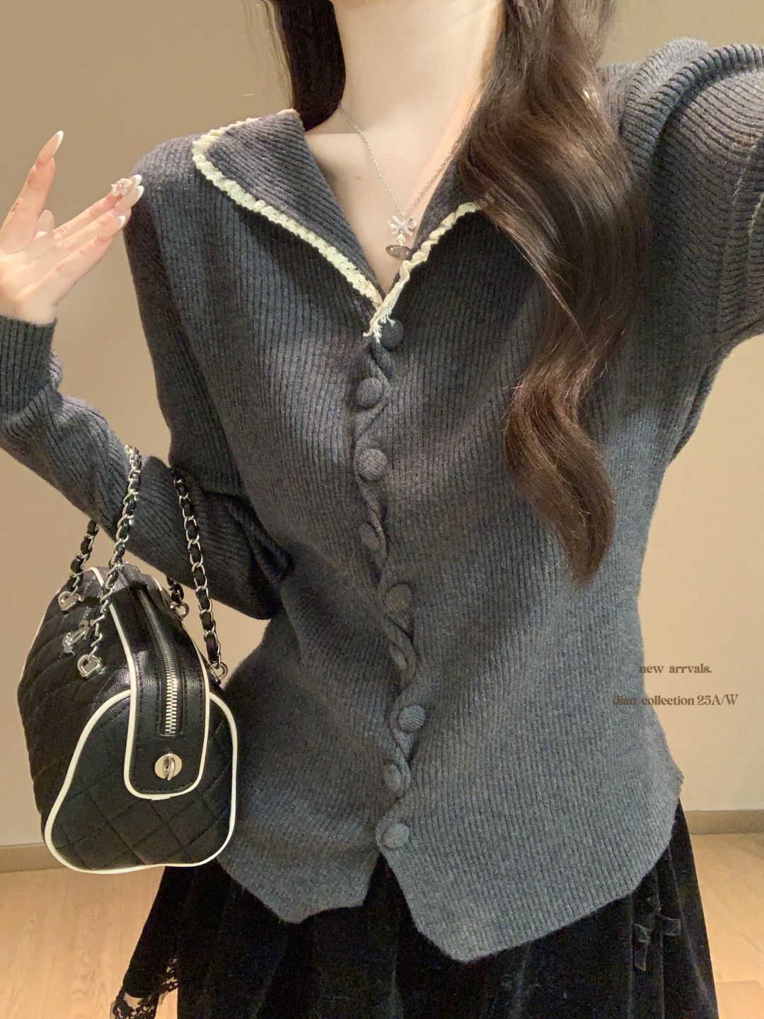 翻领蕾丝花边纽扣长袖针织衫女2025秋冬新款打底修身内搭百搭毛衣