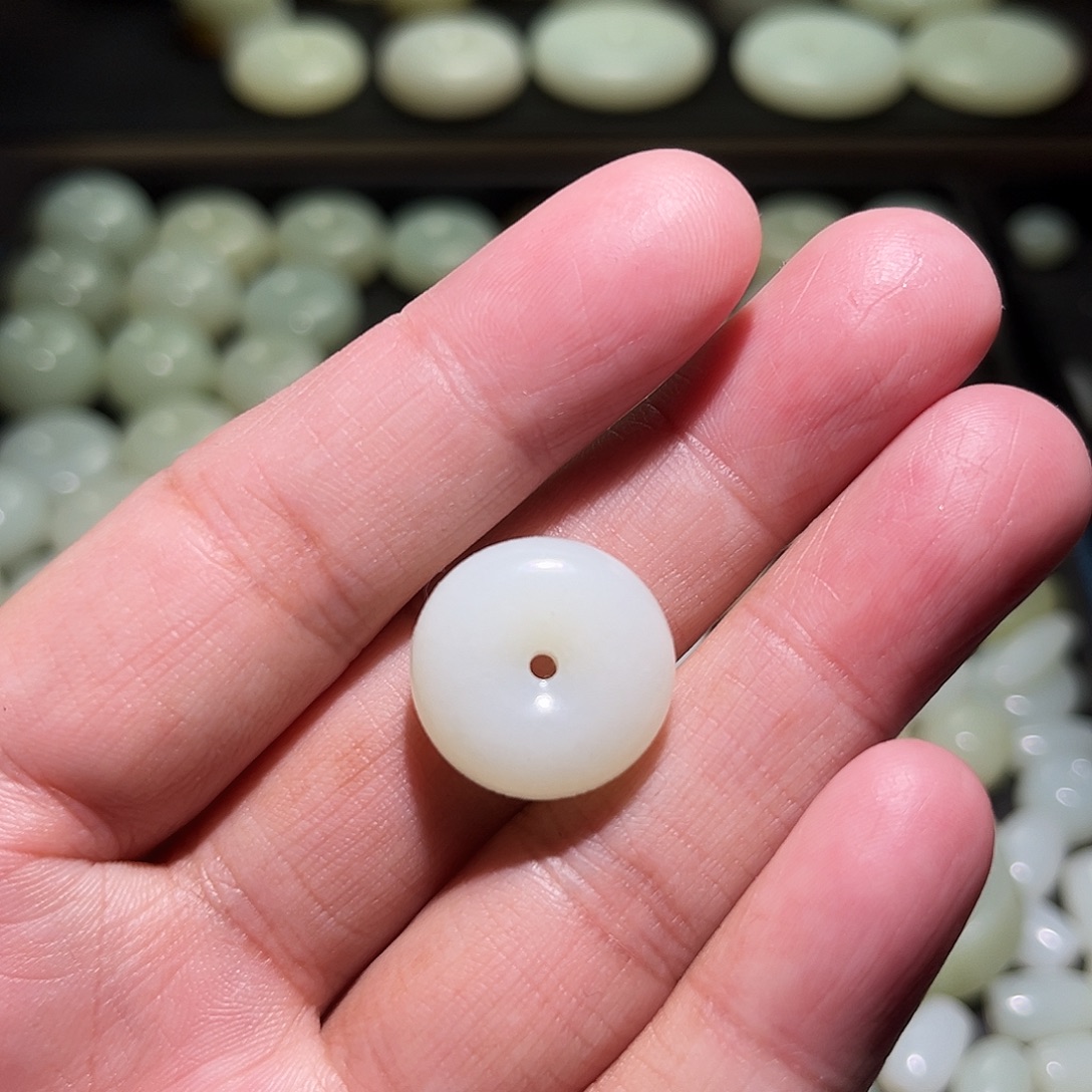 浪***ぞ和田玉未镶嵌颈饰