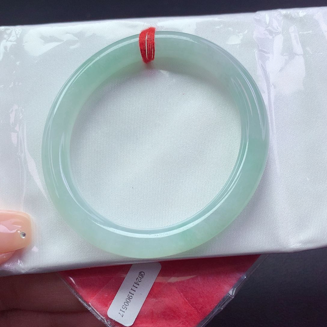 【闪购商品】翡翠手镯未镶嵌贵妃a 1101403