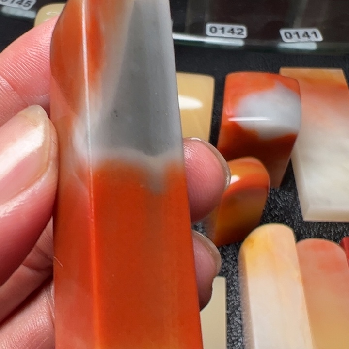 知***秋老挝石我们的确是一个，