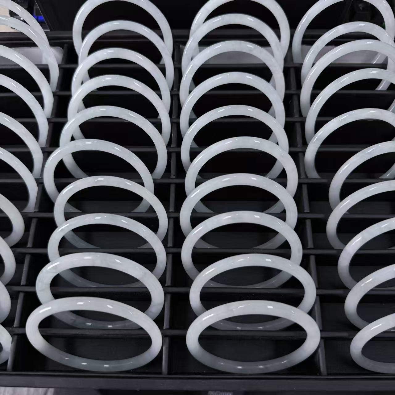 凉水石细圆条手镯*（多样性发一件）