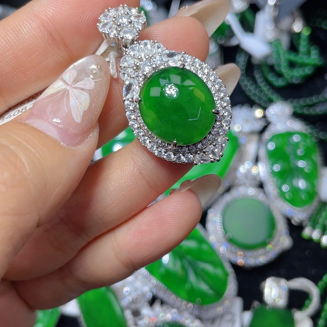 翡翠颈饰银S925镶嵌翡翠