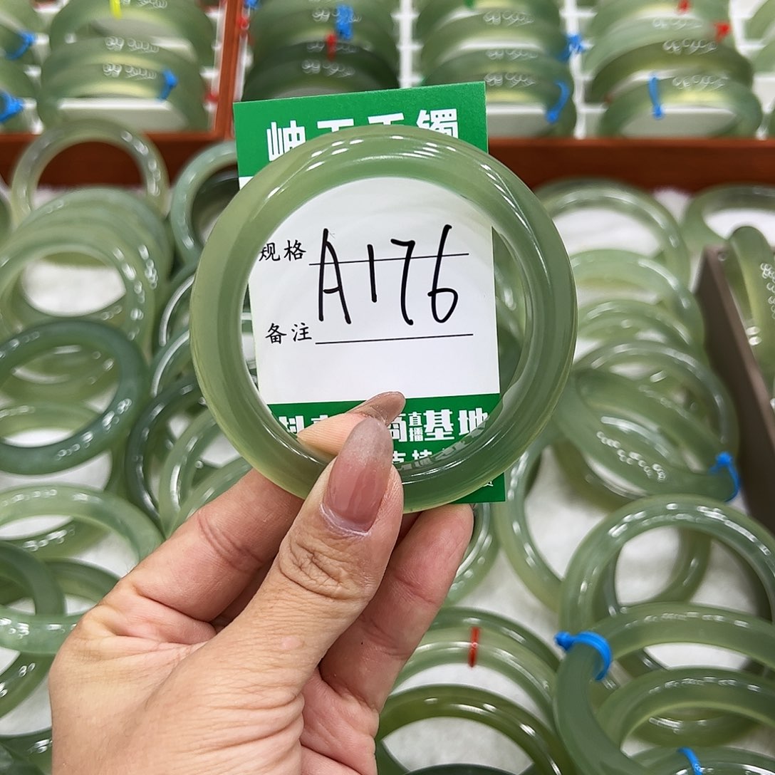 漠***然蛇纹石玉未镶嵌手镯