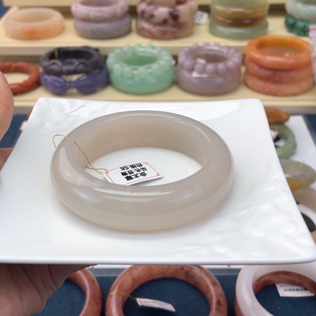 石英质玉未镶嵌手镯